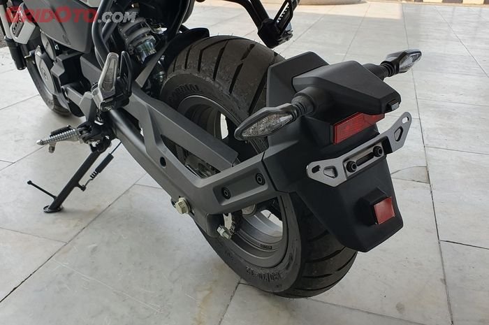 Akhirnya Tahu, Kenapa Sepatbor Belakang Motor Berwarna Hitam