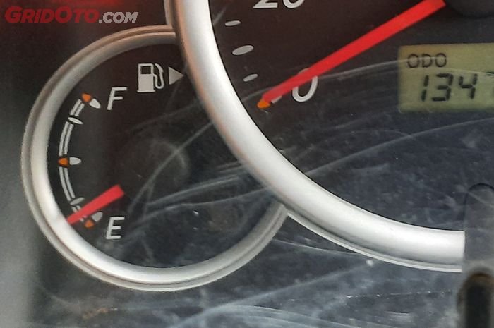 Dikira Empty, Ternyata Huruf E di Indikator Bensin Artinya Ini