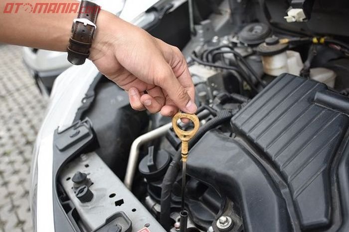 Oli Mesin Mobil Cepat Habis? Awas, Penyebabnya Bisa Karena Ini