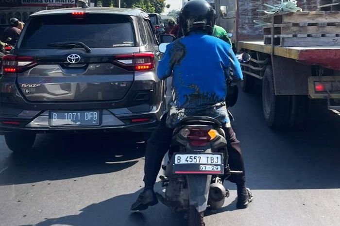 7 Trik Hindari Blind Spot di Jalan Raya, Naik Motor Aman dan Nyaman