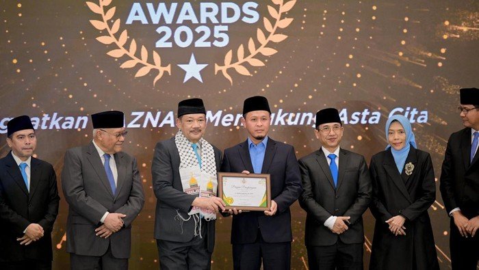 Gencar Gerakan Zakat, Walkot Pekanbaru Terima Penghargaan dari Baznas RI