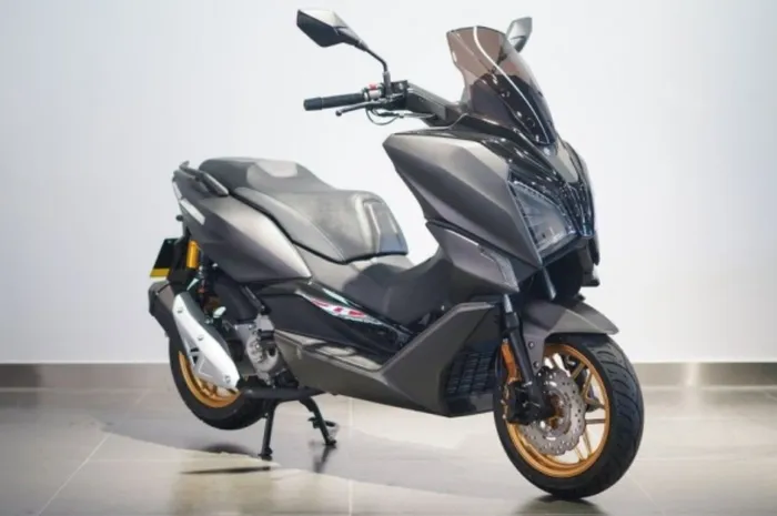 Lebih Murah dari Yamaha XMAX, Skutik Bongsor 300cc Fiturnya Bukan Kaleng-kaleng